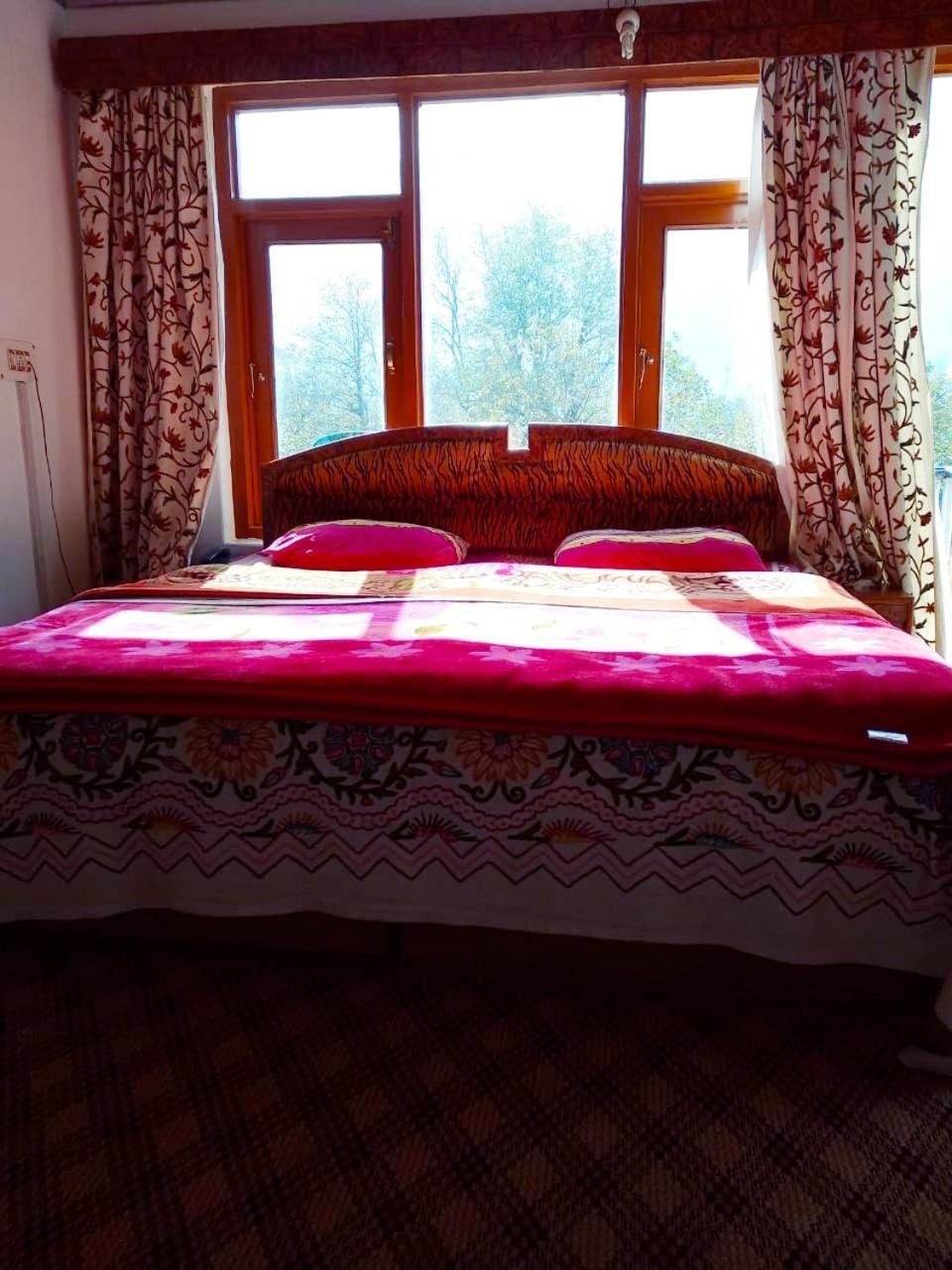 Pahalgām Hotel King Palace מראה חיצוני תמונה
